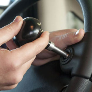 Εγκατάσταση χειριστηρίου φρένου-γκαζιού CT08 και μοχλού ελέγχου τιμονιού ΡV197 σε Toyota Yaris 2014 3 Μπίλια στο τιμόνι PV-197