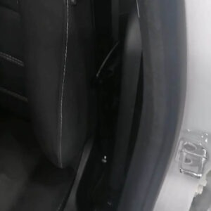 Εγκατάσταση χειροκίνητης πτυσσόμενης πλάκας ανασήκωσης RΜ205 σε Renault Megane 2015 4 RM205