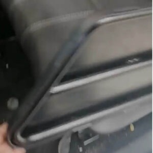 Εγκατάσταση χειροκίνητης πτυσσόμενης πλάκας ανασήκωσης RΜ205 σε Renault Megane 2015 5 RM205 1