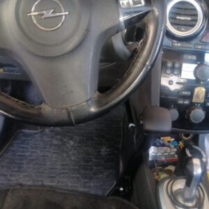 Εγκατάσταση μοχλού πέδησης στο πάτωμα FΡ1 σε Opel Corsa 2007 4 FP1 Opel Corsa 02