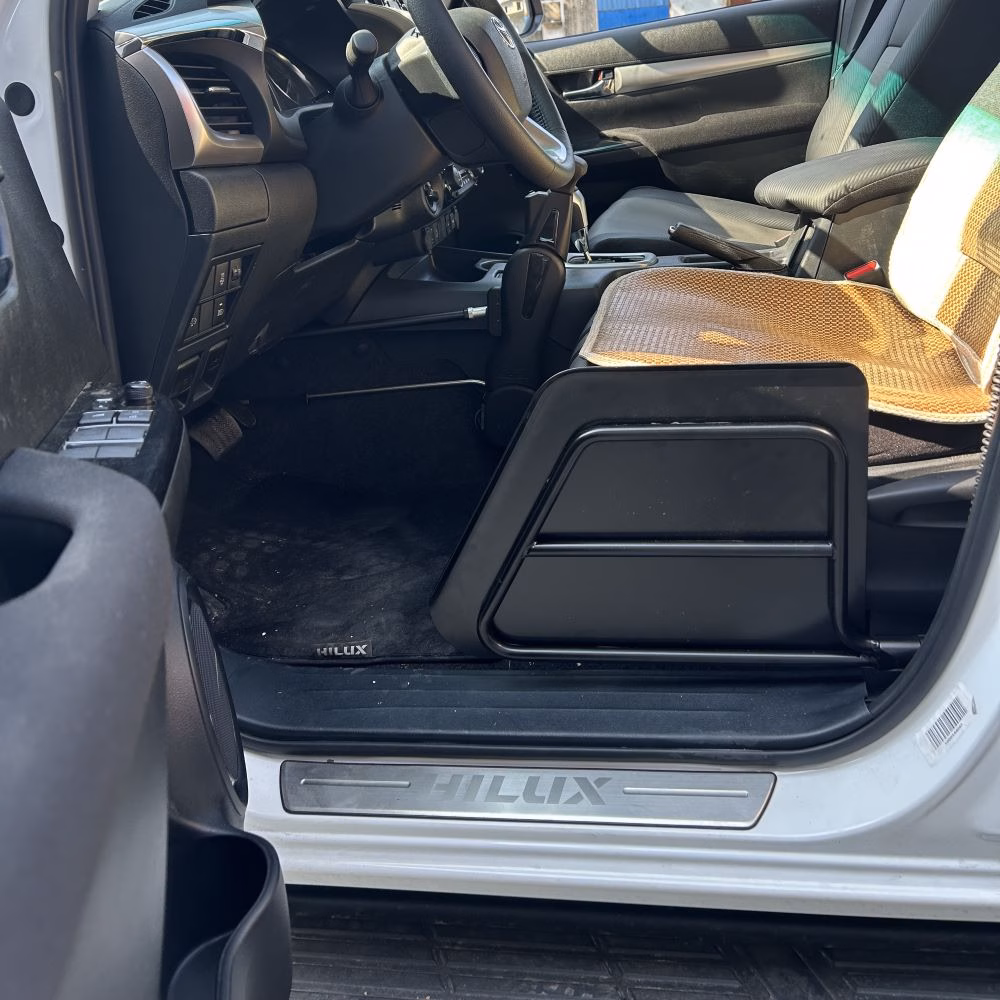 RE205 Toyota Hilux 04