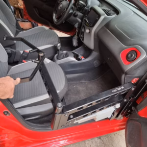 Εγκατάσταση ανυψωτήρα ατόμων KPL120 σε Toyota Aygo 2020 6 KPL120 TOYOTA AYGO 03