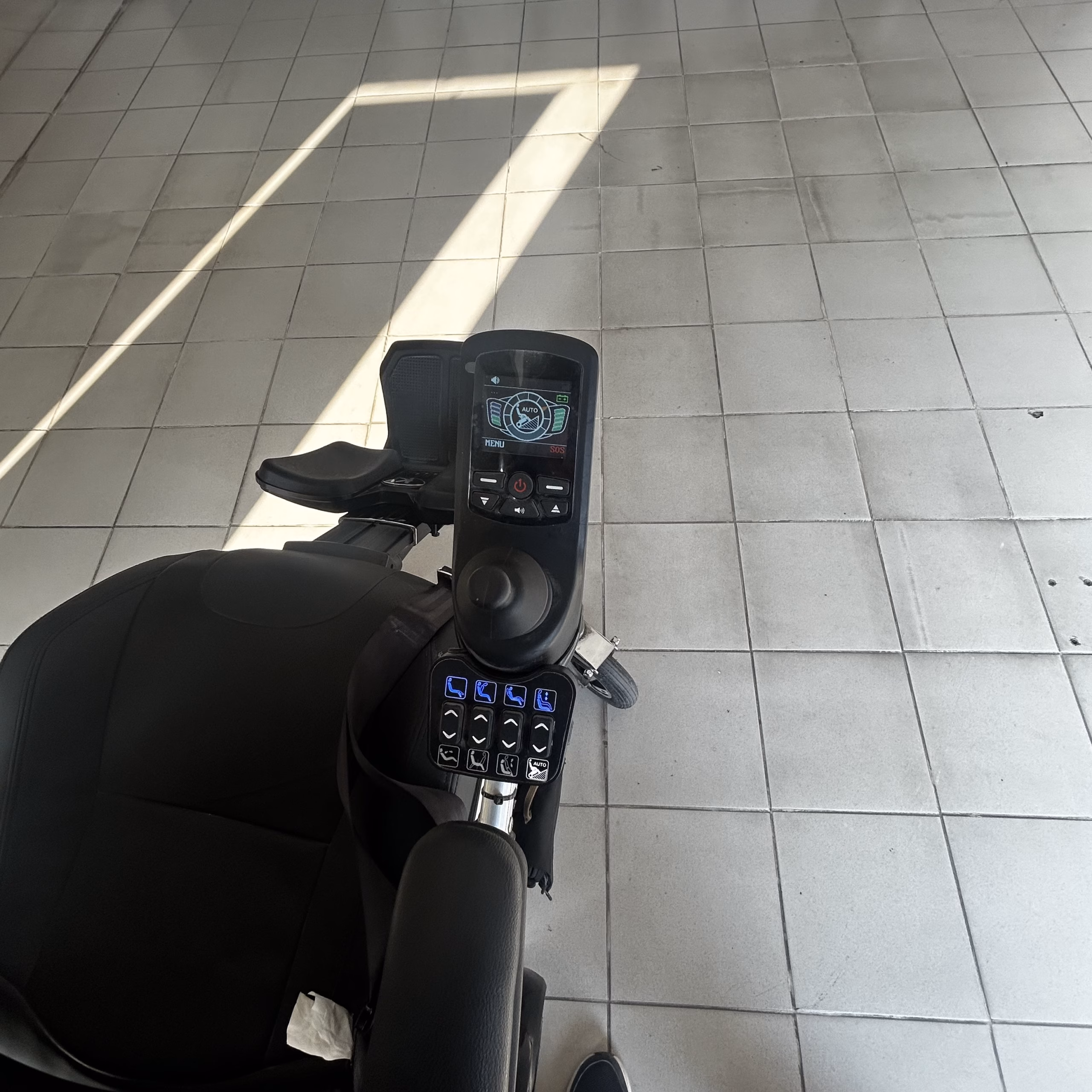 Ηλεκτροκίνητο Αναπηρικό Αμαξίδιο K170N 10 Ηλεκτροκίνητο Αναπηρικό Αμαξίδιο K170N