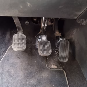 Εγκατάσταση επεκτάσεων στα πεντάλ σε VW Polo 2020 4 Pedal extensions VW Polo 02