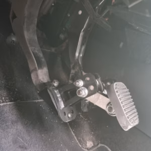 Εγκατάσταση επεκτάσεων στα πεντάλ σε VW Polo 2020 5 Pedal extensions VW Polo 03